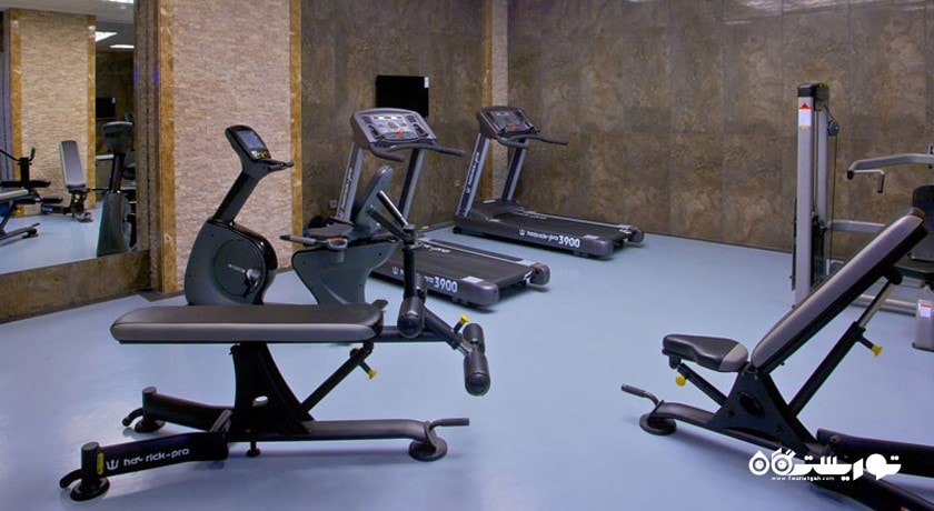 نمایی از سالن بدنسازی هتل